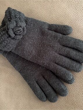 Charcoal Knit Women's Gloves with Floral Accent
